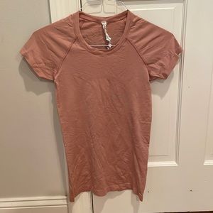 Lululemon light pink/mauve swiftly tech short sleeve shirt